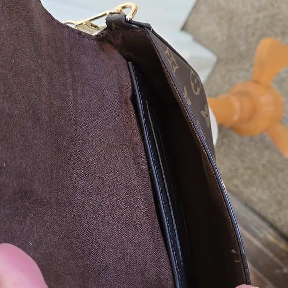 Brown Monogram Crossbody Cute! NEW - Picture 4 of 5